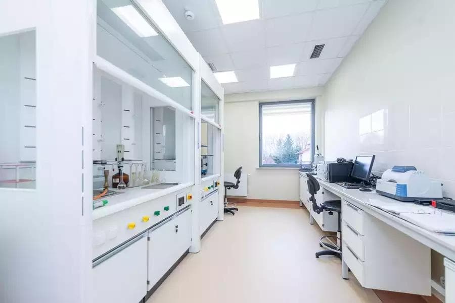 Pharmaceutical laboratory equipment - GMP requirements and furniture selection