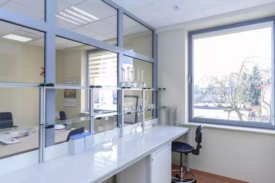 How to ensure safety in a chemical laboratory? Key OSH rules