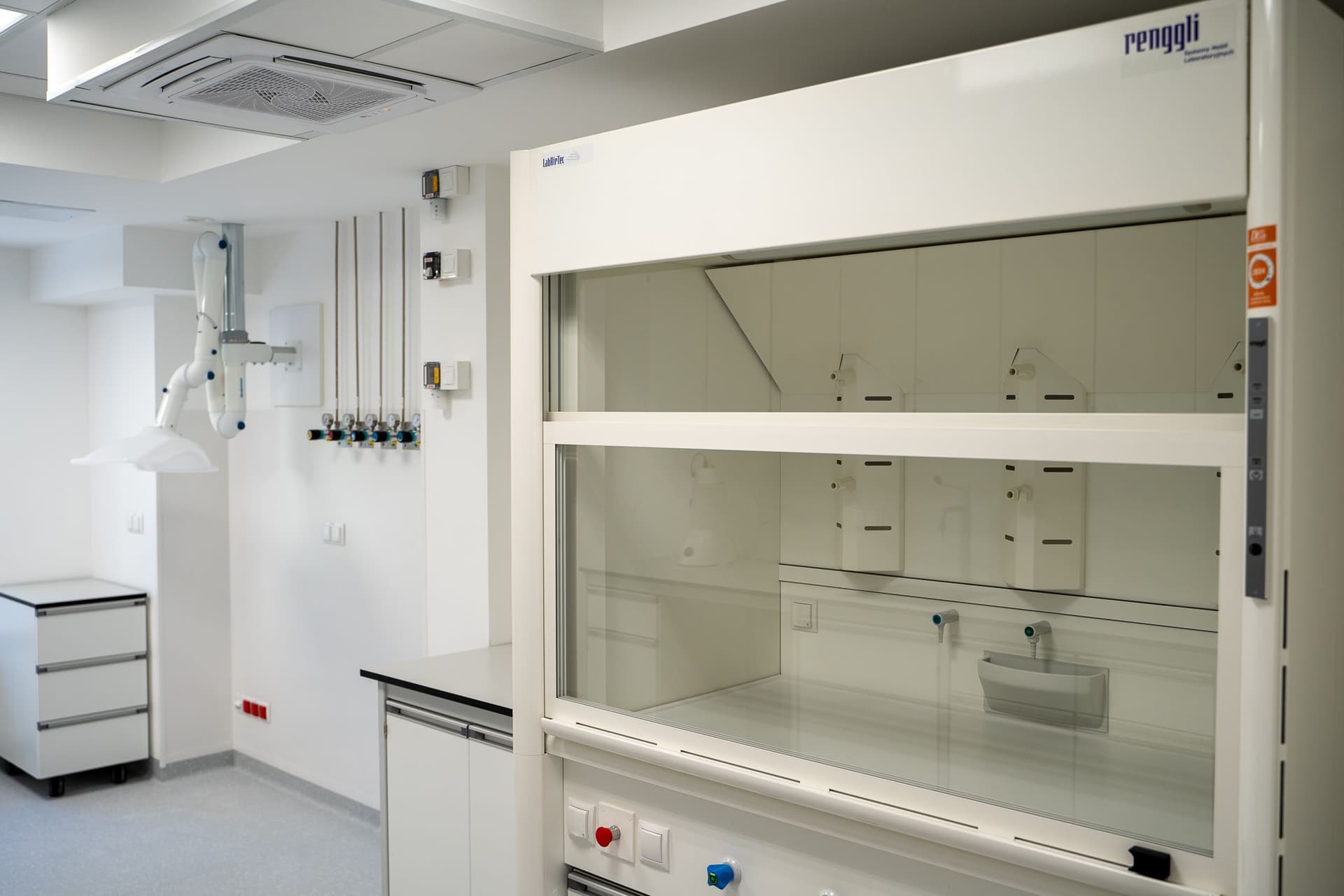 Warum ist die Belüftung von Laboren so wichtig für die Sicherheit des Personals?