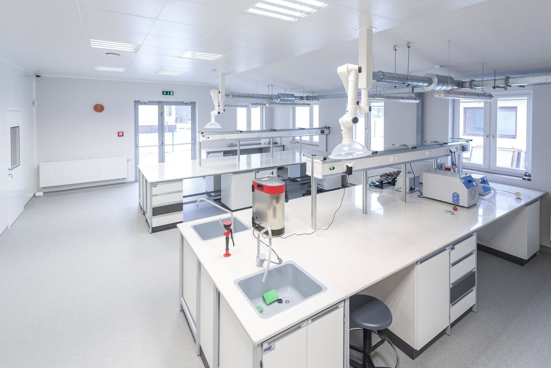 Dygestorium laboratoryjne a bezpieczeństwo pracy - na co zwrócić uwagę