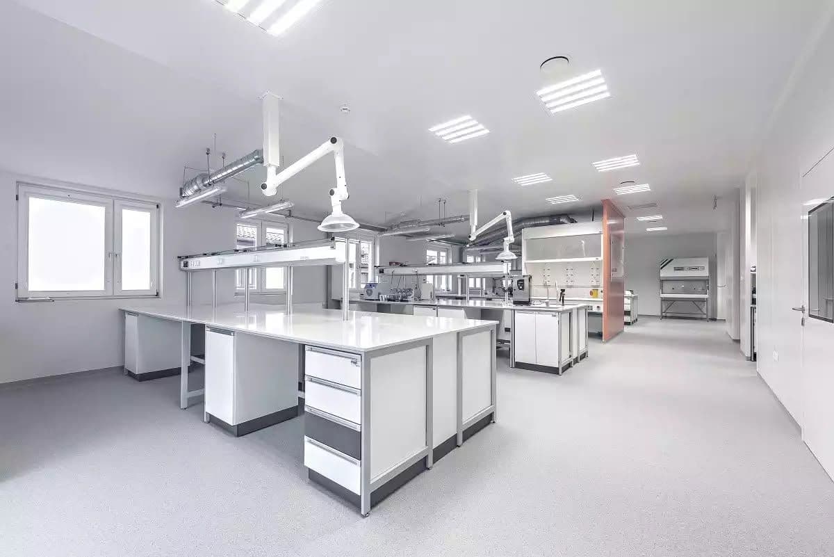 An Investment for Years – Why Does the Quality of Laboratory Furniture Matter?