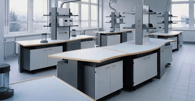 Welche Kriterien sollten professionelle Labormöbel erfüllen?